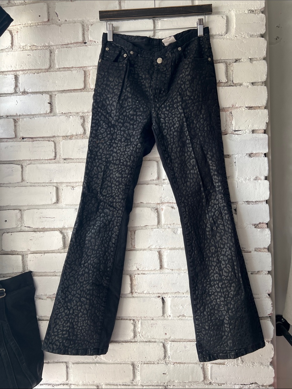 Vintage 90s bootcut jeans with skinny flare fit and appliqué leopard pattern